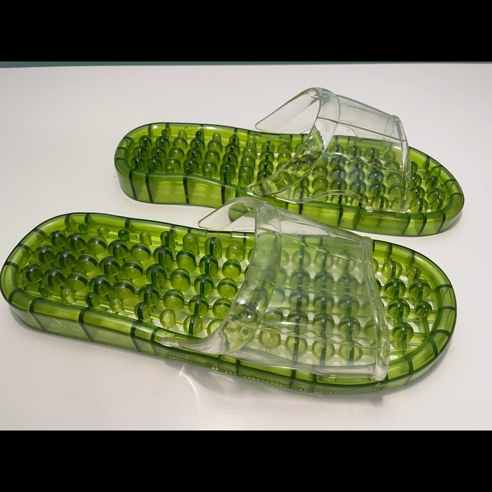 ⭐️ FREE WITH PURCHASE ⭐️ Plastic Shower Slides